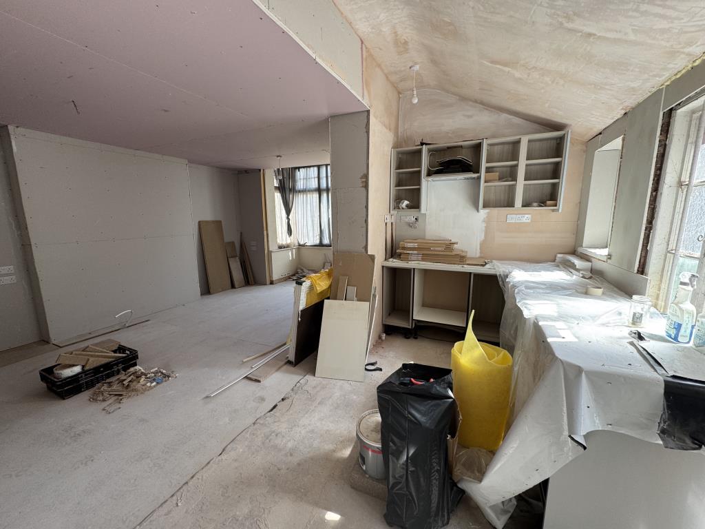 Lot: 39 - GROUND FLOOR SHOP AND FLAT FOR COMPLETION - Proposed kitchen
